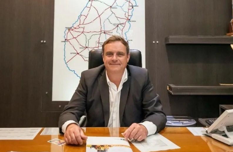 Donda Exequiel en su oficina