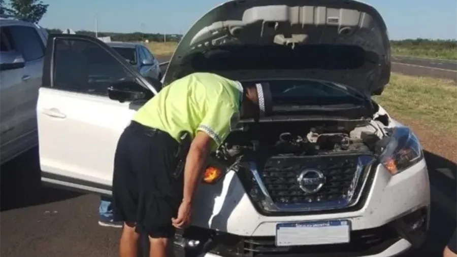En Paso Cerrito la Policía detectó anormalidades en el chasis y motor de un vehículo. En Paso Cerrito la Policía detectó anormalidades en el chasis y motor de un vehículo.