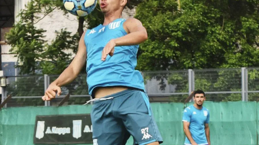 En Racing, Juan Pizzi probó con el entrerriano Tiago Banega entre los titulares En Racing, Juan Pizzi probó con el entrerriano Tiago Banega entre los titulares