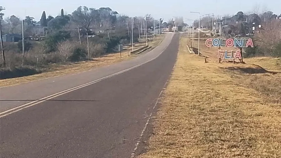 La ruta de acceso a Colonia Elía tiene una extensión aproximada a 13 kilómetros y será intervenida en el bacheo y repavimentación con recursos materiales y humanos de la municipalidad. La ruta de acceso a Colonia Elía tiene una extensión aproximada a 13 kilómetros y será intervenida en el bacheo y repavimentación con recursos materiales y humanos de la municipalidad.