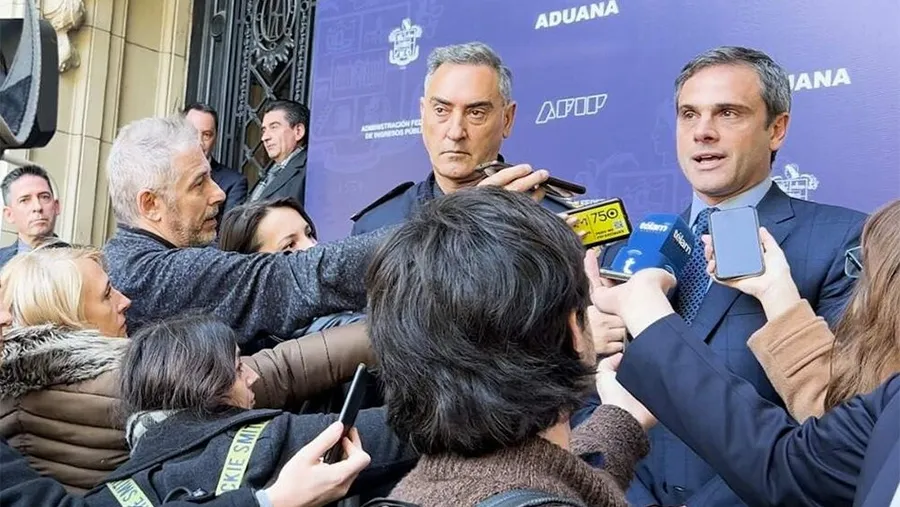 Guillermo Michel, director general de Aduana, informó el lunes sobre la denuncia y los allanamientos.