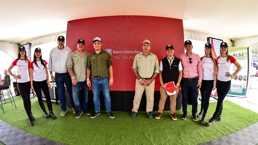 En el marco del TC en Paraná, el Bersa presentó la alianza con Agri Liquid Solutions Argentina, que despliega varios beneficios exclusivos a sus clientes. En el marco del TC en Paraná, el Bersa presentó la alianza con Agri Liquid Solutions Argentina, que despliega varios beneficios exclusivos a sus clientes.