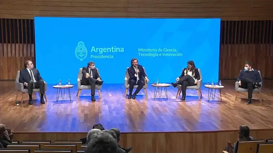 Cafiero dijo que “la ciencia es para el crecimiento y la tecnología es para la igualdad de oportunidades”. Cafiero dijo que “la ciencia es para el crecimiento y la tecnología es para la igualdad de oportunidades”.