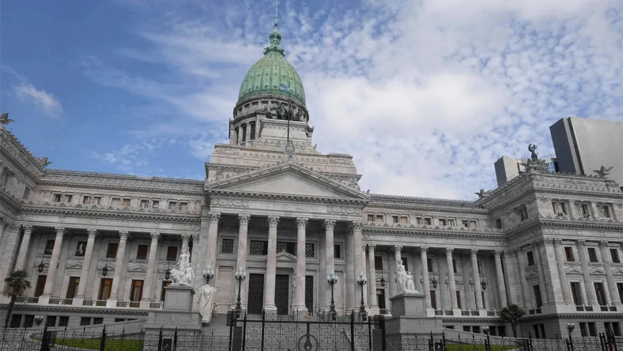 El jefe de bloque de La Libertad Avanza en Diputados, Oscar Zago, confirmó este sábado que el Gobierno ingresará la próxima semana la renovada Ley Bases al Congreso. El jefe de bloque de La Libertad Avanza en Diputados, Oscar Zago, confirmó este sábado que el Gobierno ingresará la próxima semana la renovada Ley Bases al Congreso.