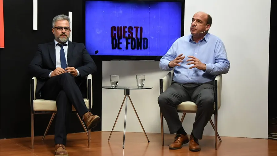 Los diputados Gustavo Guzmán (PJ) y Esteban Vitor (Cambiemos), intercambiaron perspectivas luego de las elecciones y de cara al traspaso del gobierno nacional y sobre lo que sucederá en la provincia luego del 10 de diciembre. Los diputados Gustavo Guzmán (PJ) y Esteban Vitor (Cambiemos), intercambiaron perspectivas luego de las elecciones y de cara al traspaso del gobierno nacional y sobre lo que sucederá en la provincia luego del 10 de diciembre.
