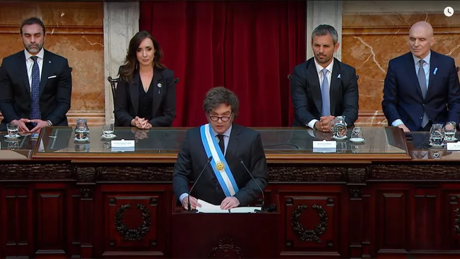 El gobierno de Javier Milei por el momento no ha convocado a sesiones extraordinarias del Congreso, pero aseguran que lo realizará para el lunes. El gobierno de Javier Milei por el momento no ha convocado a sesiones extraordinarias del Congreso, pero aseguran que lo realizará para el lunes.