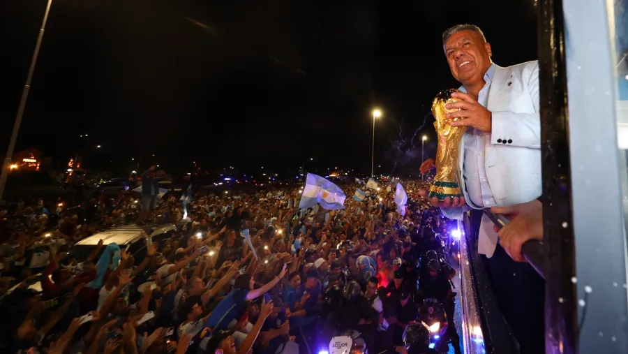 “Mil disculpas en nombre de todos los jugadores campeones”, expresó Claudio ‘Chiqui’ Tapia “Mil disculpas en nombre de todos los jugadores campeones”, expresó Claudio ‘Chiqui’ Tapia
