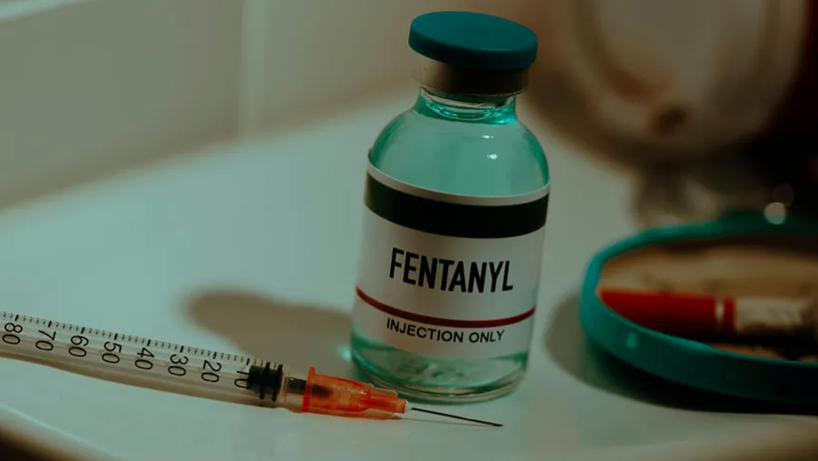 El Fentanilo es entre 50 y 100 veces más fuerte que la Morfina y puede provocar una sobredosis mortal con una dosis muy pequeña.