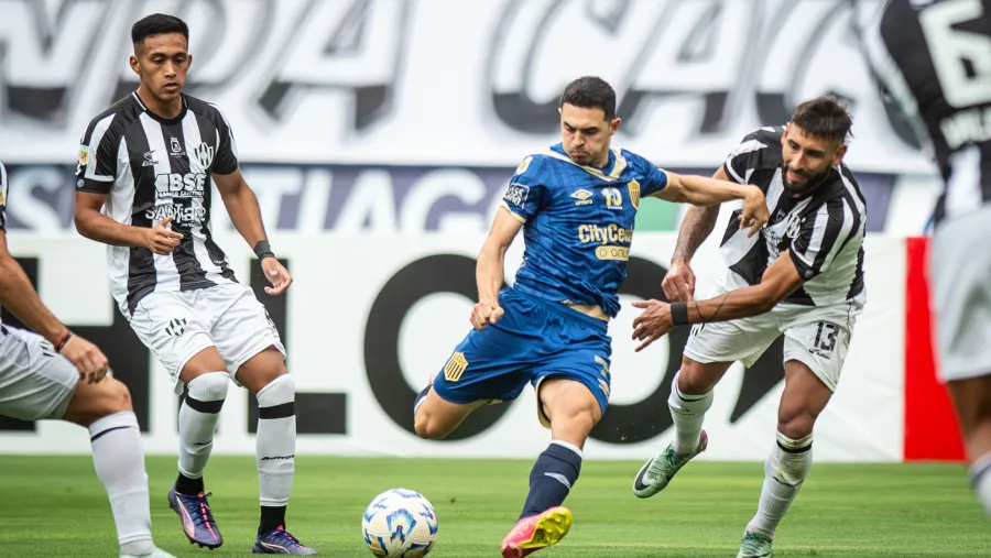 En Santiago del Estero, Rosario Central festejó su primer triunfo con Ariel Holan En Santiago del Estero, Rosario Central festejó su primer triunfo con Ariel Holan
