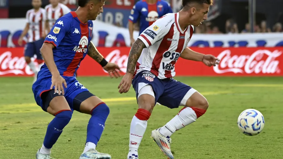 Tigre venció a Unión, que terminó con Corvalán en el arco por la expulsión de Cardozo Tigre venció a Unión, que terminó con Corvalán en el arco por la expulsión de Cardozo