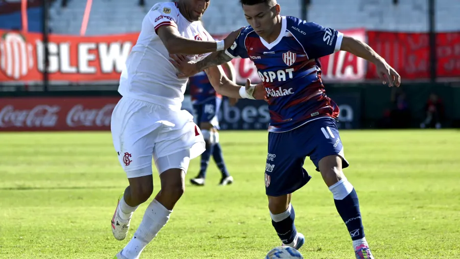 Unión de Santa Fe perdió con Barracas Central ante la mirada de Leonardo Madelón Unión de Santa Fe perdió con Barracas Central ante la mirada de Leonardo Madelón