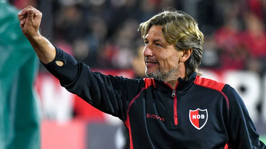 En Newell’s, el entrerriano Gabriel Heinze tiene una duda para recibir a Unión de Santa Fe En Newell’s, el entrerriano Gabriel Heinze tiene una duda para recibir a Unión de Santa Fe