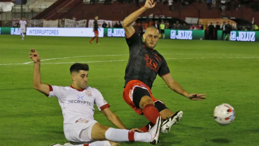 Barracas Central se lo dio vuelta a Huracán con un agónico gol de tiro libre