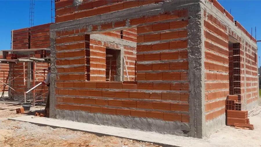 A través del Instituto Autárquico de Planeamiento y Vivienda (IAPV), comenzó la construcción de 82 nuevas unidades habitacionales en seis localidades. A través del Instituto Autárquico de Planeamiento y Vivienda (IAPV), comenzó la construcción de 82 nuevas unidades habitacionales en seis localidades.