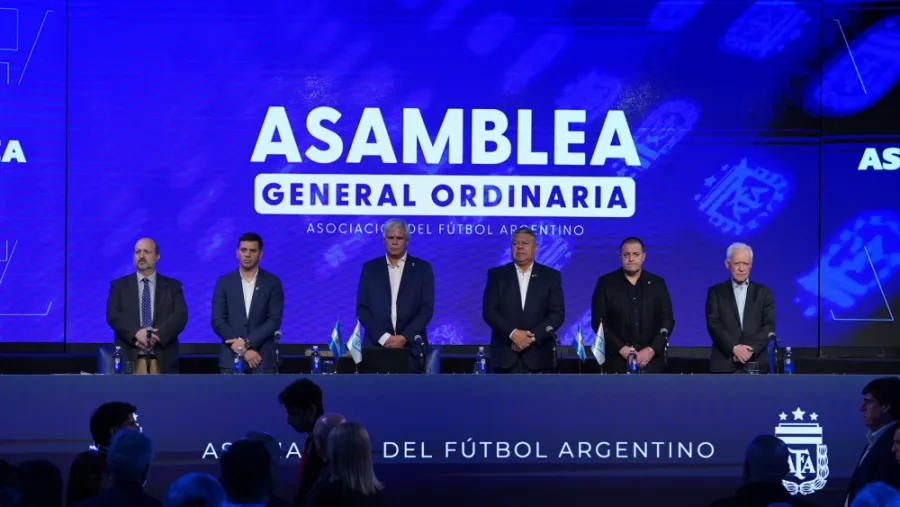 Claudio “Chiqui” Tapia fue reelecto y se anularon los descensos en Primera División Claudio “Chiqui” Tapia fue reelecto y se anularon los descensos en Primera División