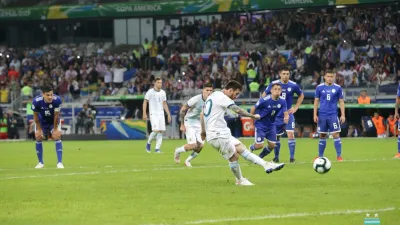 Con el debut del entrerriano Casco, Argentina empató con Paraguay y deberá ganarle a Qatar