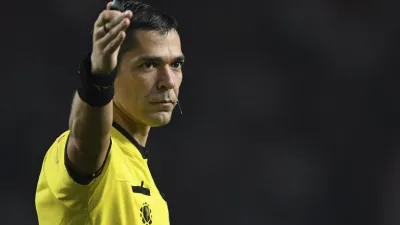 Copa América: Díaz de Vivar dirigirá el partido de Argentina y Tobar la final