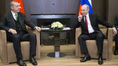 Vladimir Putin en un encuentro en Sochi, Rusia, con su contraparte turco, Tayyip Erdogan. Turquía podría ser el mediador en un acuerdo de paz entre los dos países en guerra.