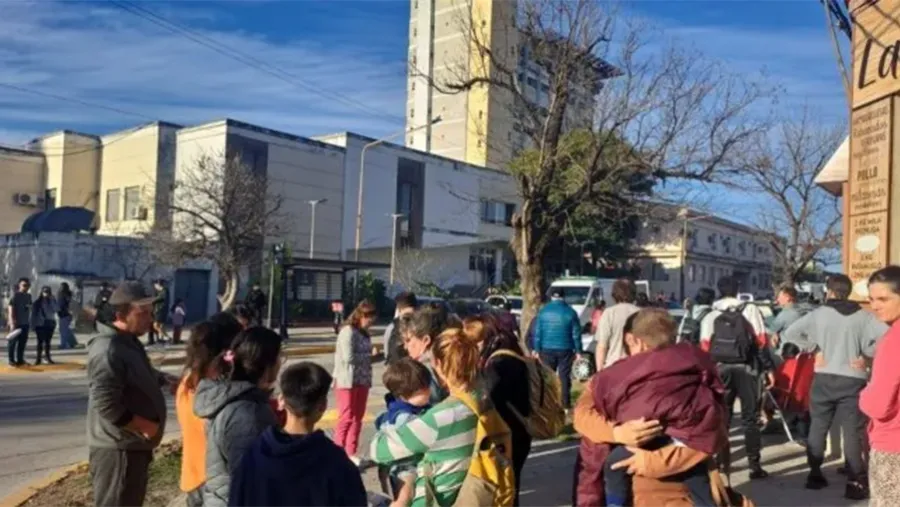 El principio de incendio en el Hospital San Roque obligó a evacuar a pacientes y personal hasta el Hospital San Martín. La situación está controlada. El principio de incendio en el Hospital San Roque obligó a evacuar a pacientes y personal hasta el Hospital San Martín. La situación está controlada.